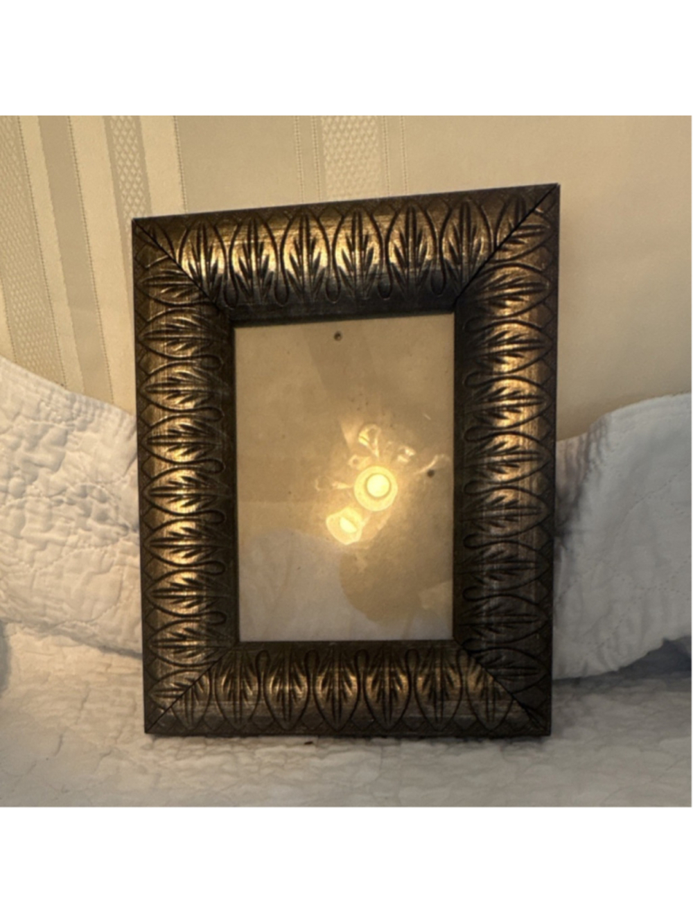 8x10 Metal Leaf Pattern Photo Frame Bronze Matte Freestanding Wall Mounted